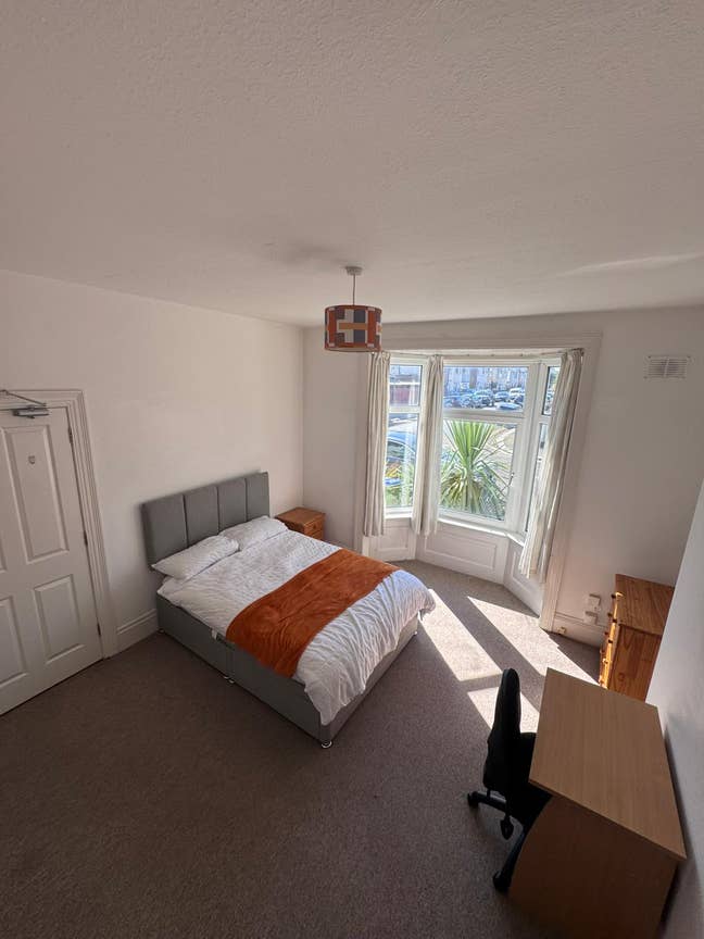 Spacious double room to rent in Bognor Regis  Main Photo