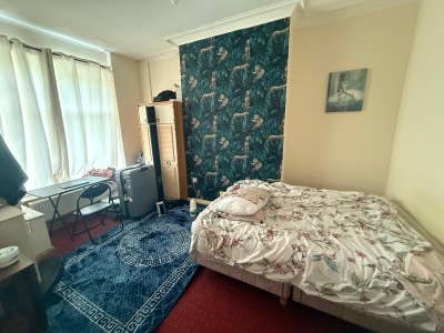 Short term rooms to let in Russell Street, M16 Main Photo