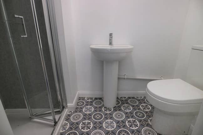 Double Ensuite Rooms to Rent Main Photo