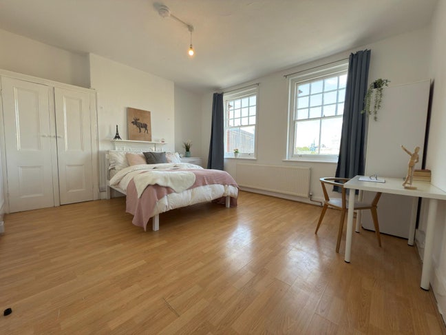 🏡 Freshly Renovated Home 5 Mins from Station🏡 Main Photo
