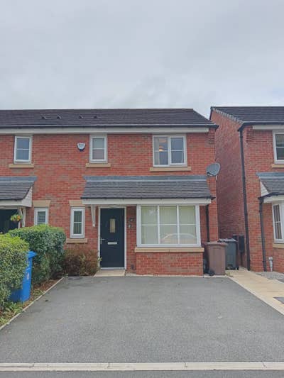 Spacious 3-Bedroom Semi-Detached Home  Main Photo