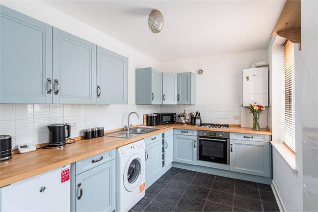 Db Rm in Main Door Flat, garden & ideal location. Main Photo