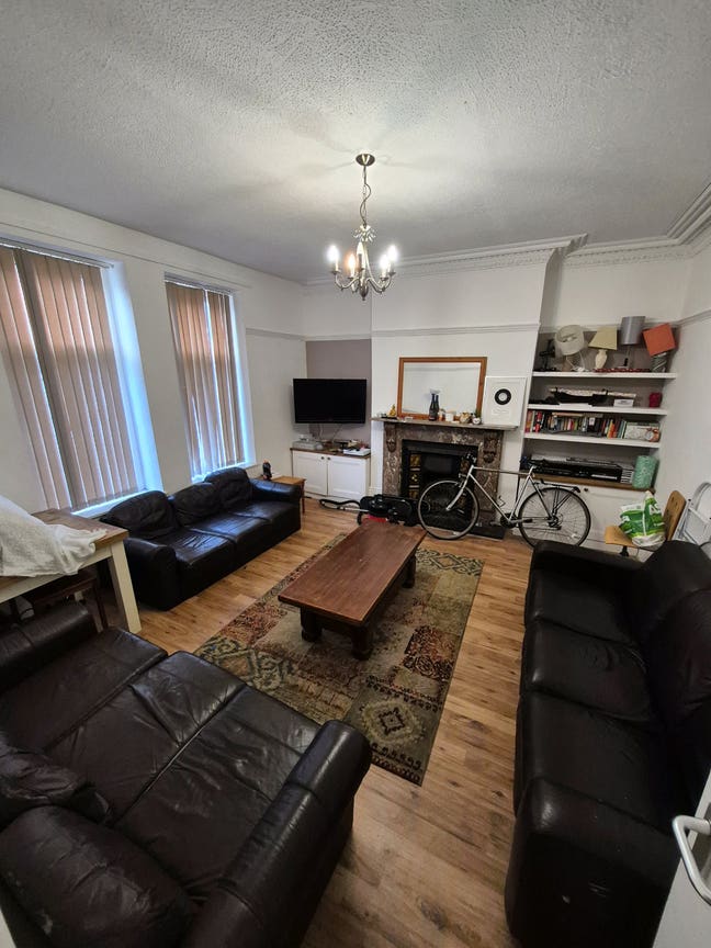 Large 8 bedroom house HMO Heaton Main Photo
