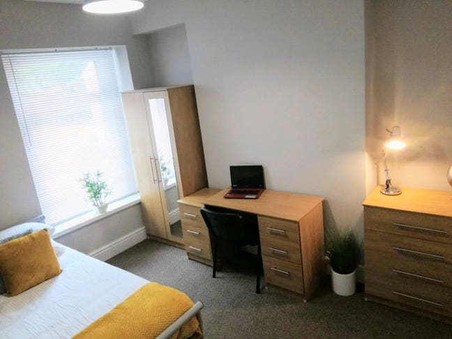 Bright Double Rooms in Friendly Professional Home Main Photo