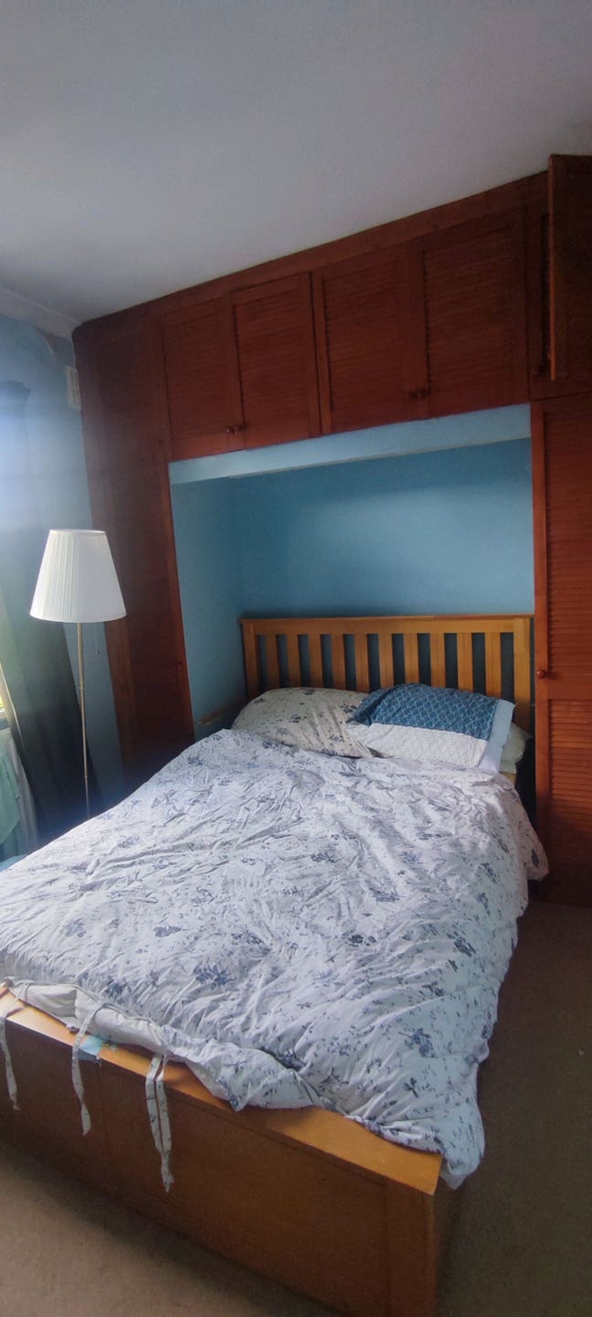 Cosy Room plenty of storage by Richmond Park. Main Photo