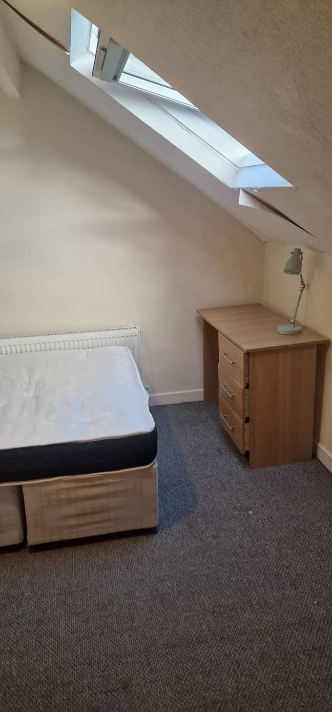 🏡 5 Bed Room  Available – 9 Brudenell  LS6 1HG Main Photo