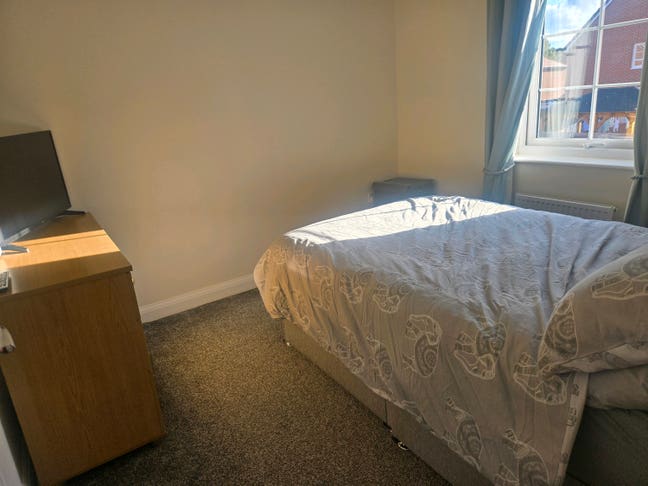 Double bedroom available in new build estate Main Photo