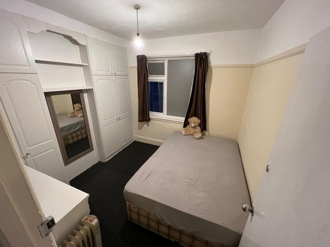 🛏️ Double Room for single use- Kingsbury Main Photo