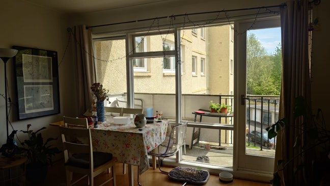 2 rooms available in a 3 bedroom flat - Meadowbank Main Photo