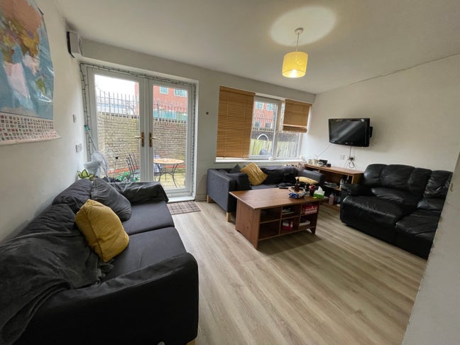 Bright double room, friendly house Shepherd's Bush Main Photo