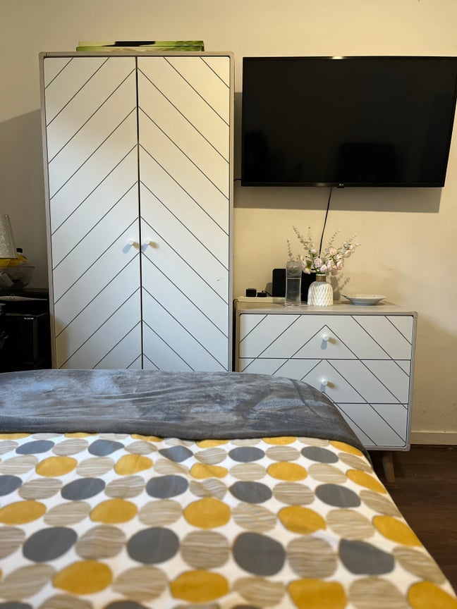  Spacious  Double  room (Females preferred) Main Photo