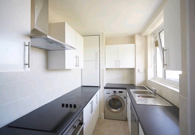 Bright & Cozy Room in West Kensington – Available  Main Photo