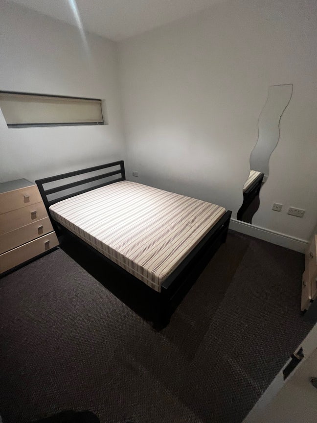 Looking for a flatmate  Main Photo