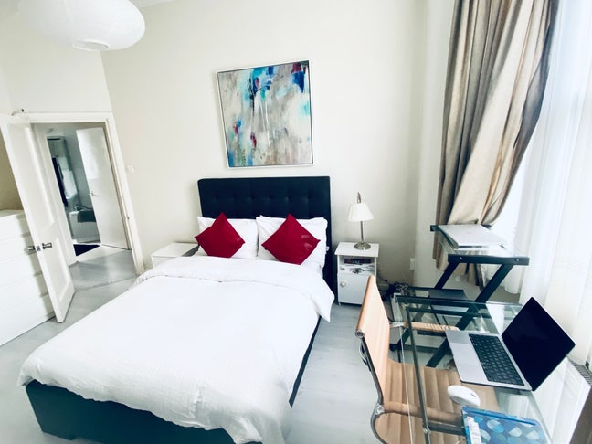 Short Term Let - Entire Flat in Seven Sisters Main Photo