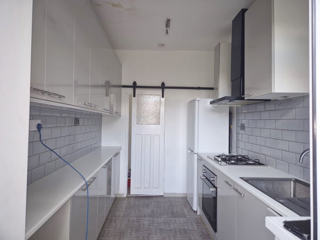  Lovely Double Room@IG4 5HJ /Redbridge Main Photo