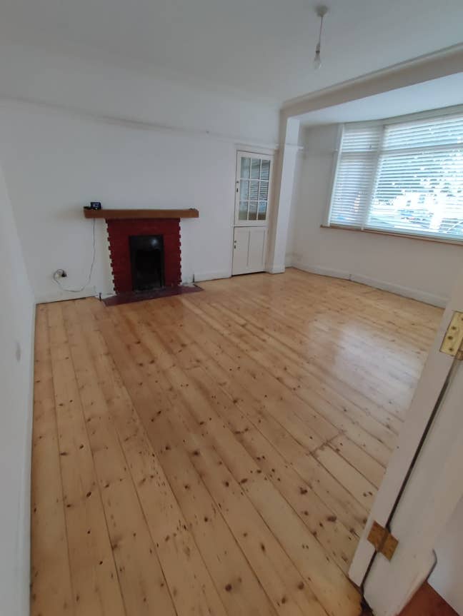 1 PERSON - Large Ground Floor Double Bedroom Main Photo