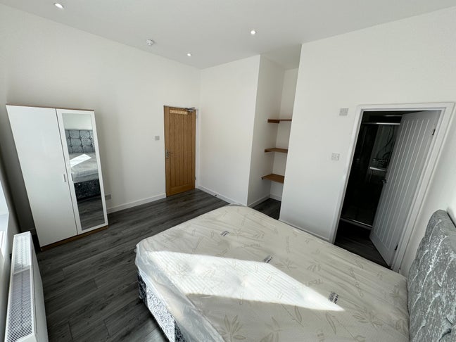 Brand New Rooms with Ensuites Main Photo