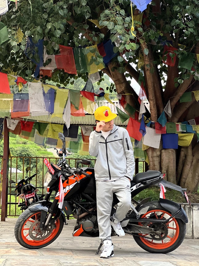 2 students seeking double room to share  Main Photo