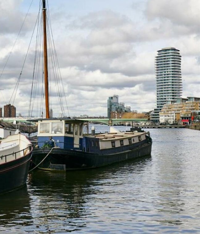 Ensuite Room Available on a Dutch Barge Main Photo