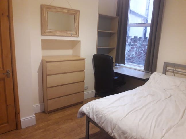 1 room nr UHW/Met. All inclusive. Female preferred Main Photo