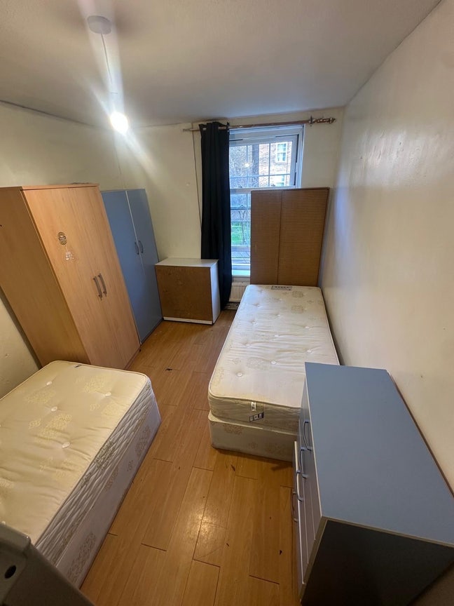 🛏️ Double Room to Let in - Oval  Main Photo