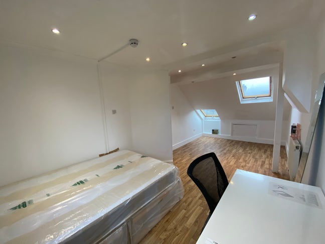 Massive Loft Room with storage & 3 Bath/Toilet   Main Photo