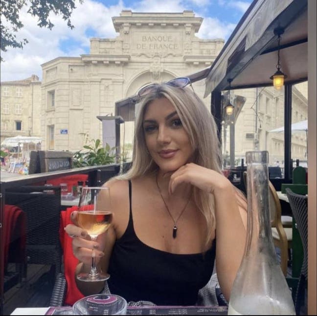 Professional Female seeks a double room Main Photo