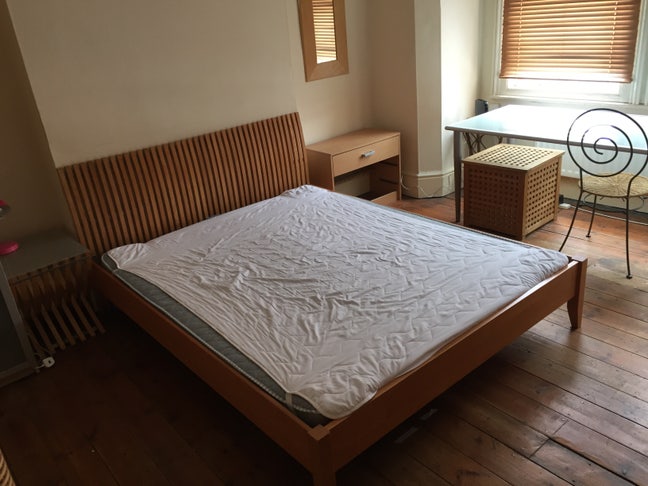 Large well furnished double bedroom Main Photo