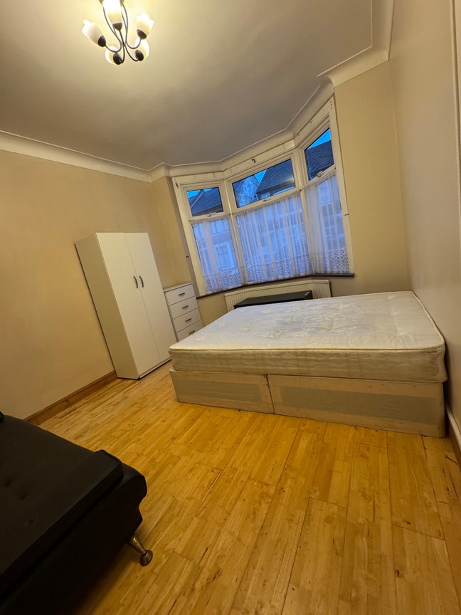 Large Double Room to rent  Main Photo
