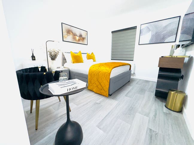 En-Suite Room In Shared House Main Photo