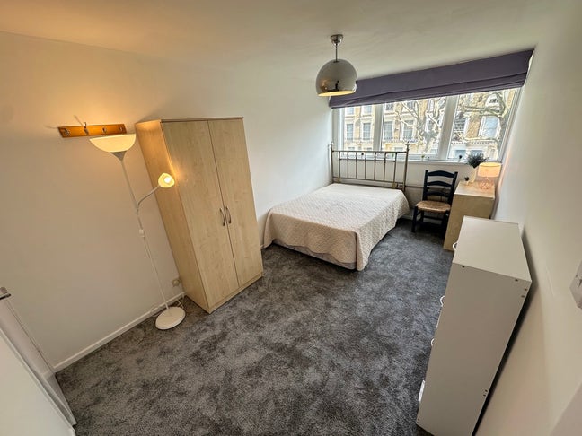 Room available in newly refurbished 4bed + lounge Main Photo