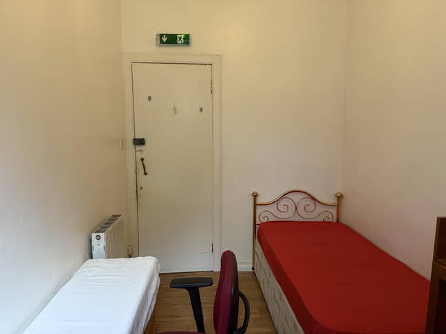 Bedroom Very Near Ibrox Underground Station Main Photo