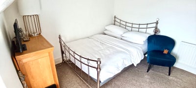South facing warm double room in Westbourne Main Photo