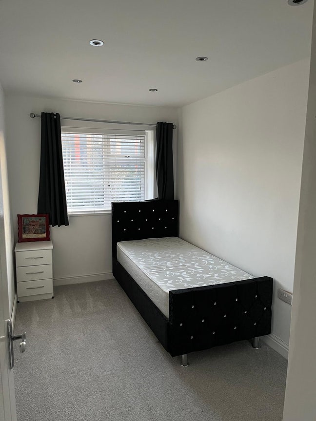 Single bedroom with own bathroom  Main Photo