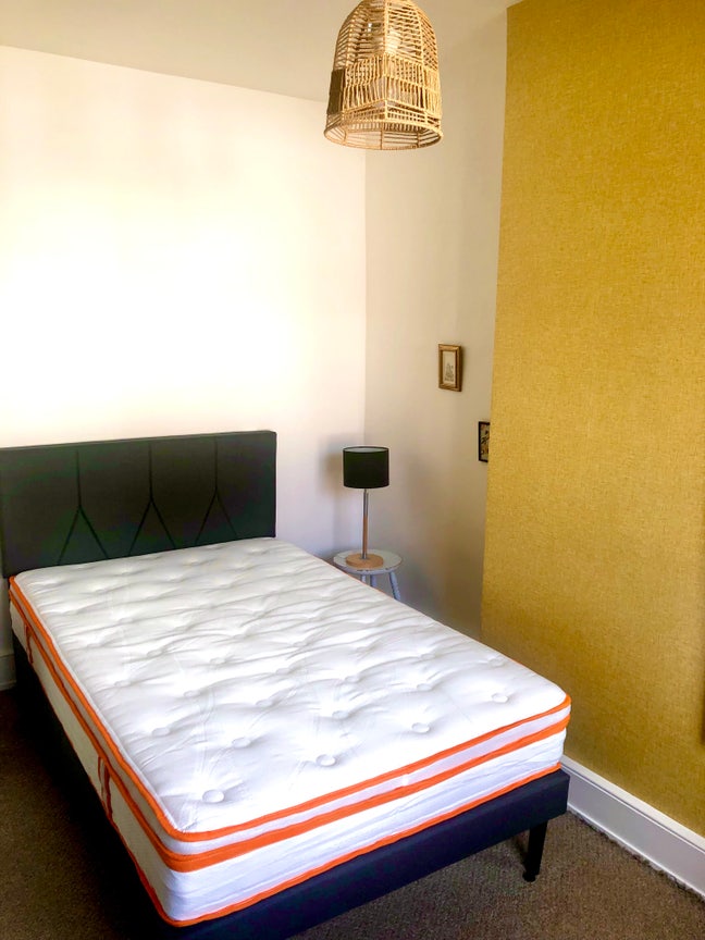 A stylish studio room with sleeping & dining space Main Photo