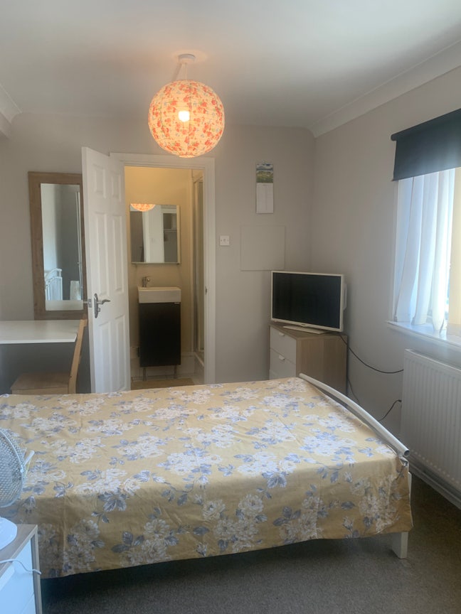  self contained en-suite studio all bills inc Main Photo