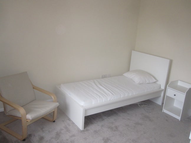 Double room available in a modern 2 bedroom house. Main Photo