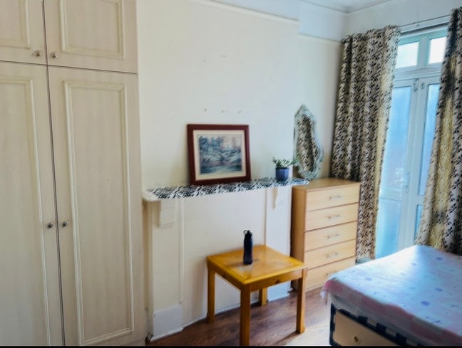 Double room to let in a very neat and clean house  Main Photo