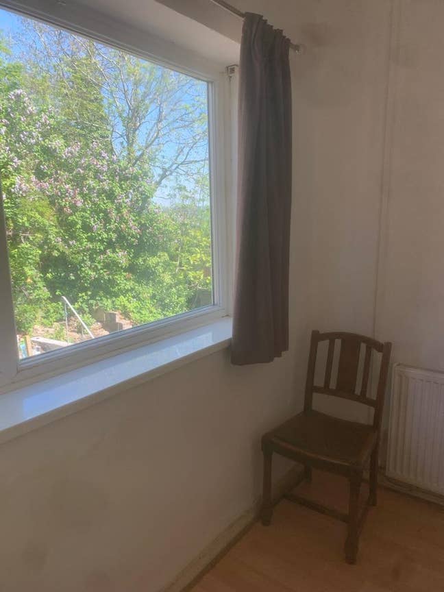 Single room available - immediate moving  Main Photo
