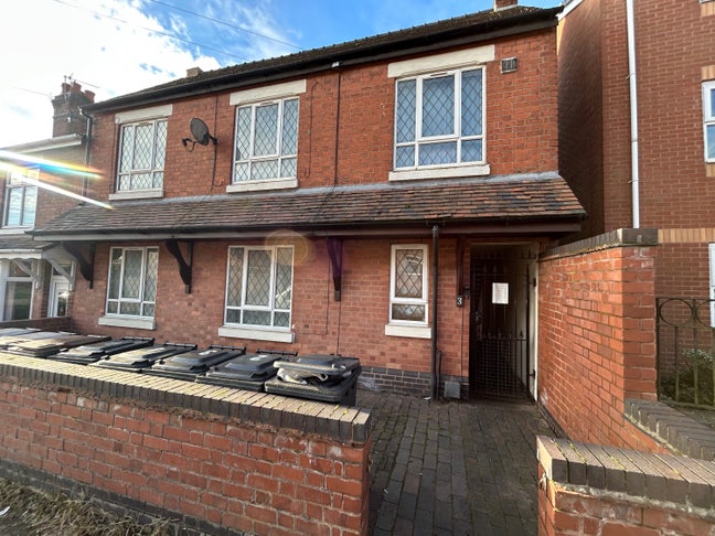 Studio Flat to Let  Main Photo