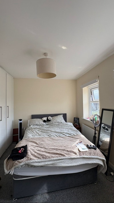 Spacious double room with en-suite  Main Photo