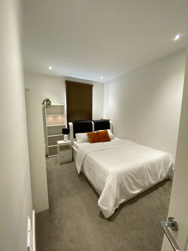 King size bedroom in Westcliff on sea (SS0) Main Photo