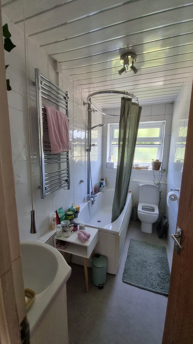 Spacious and sunlit double room in North London Main Photo