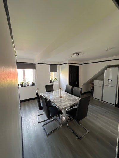 Double room in family friendly house  Main Photo