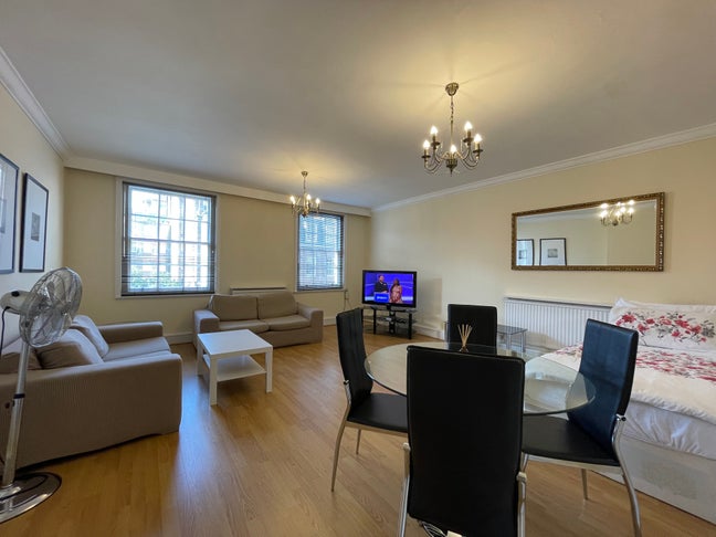 Spacious Large One Bedroom Flat in Mayfair W1 Main Photo