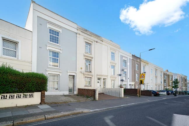 🏡 Newly Renovated House - 9mins to Station 🏡 Main Photo