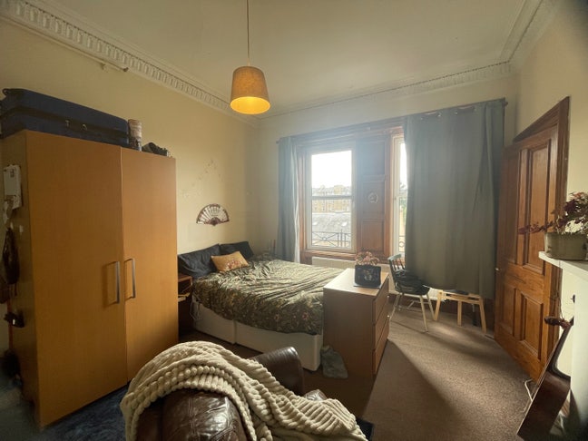 Large Double room in a gorgeous flat Main Photo
