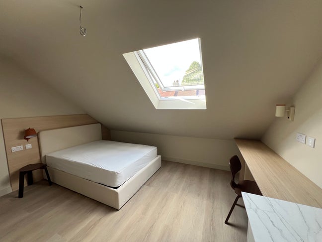 Premium Designed Ensuite | Bills & Private Fridge Main Photo