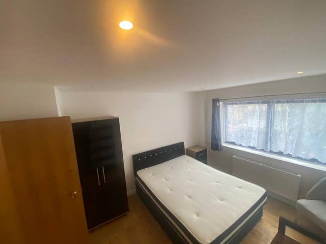 Elegant - 3 Bedroom Flat in Ealing Broadway Main Photo