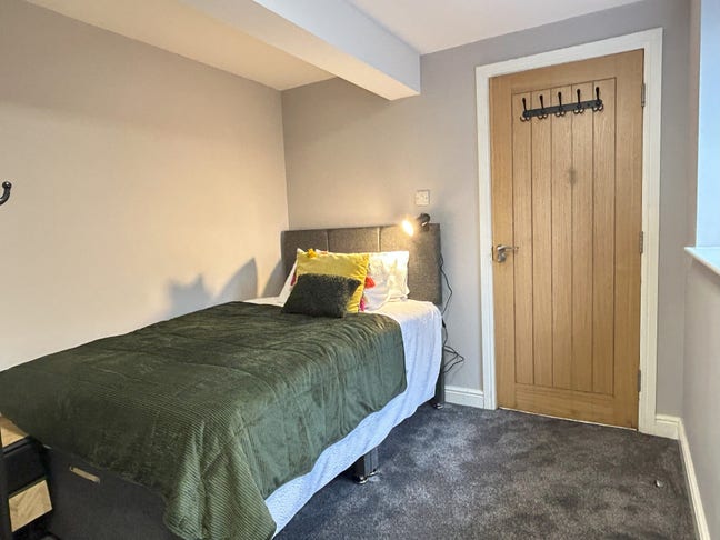 Deighton - 2 Furnished Rooms in House Share Main Photo